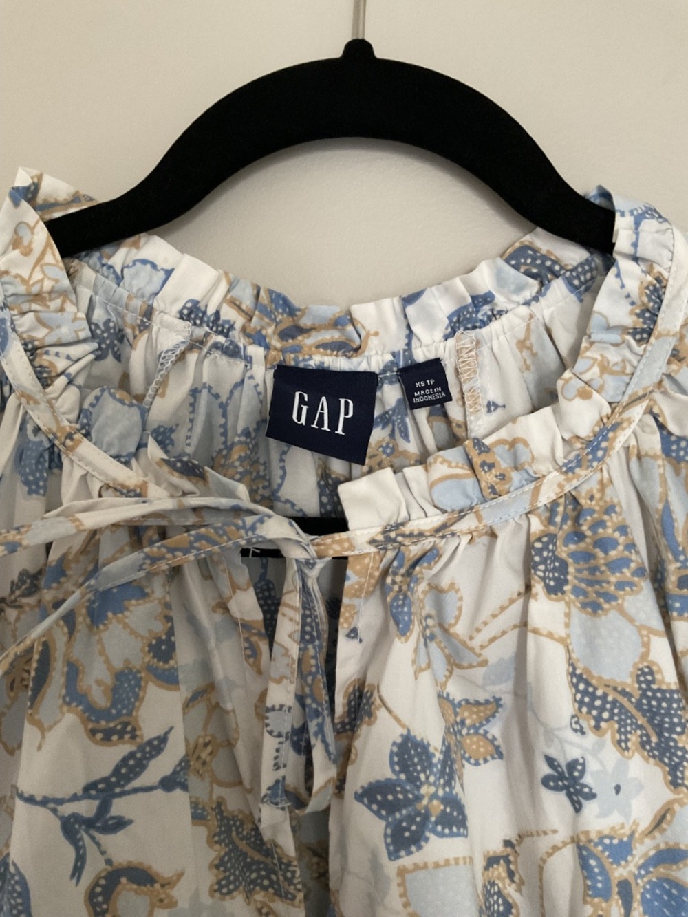 GAP Ruffle Sleeve Blouse - Picture 2 of 3